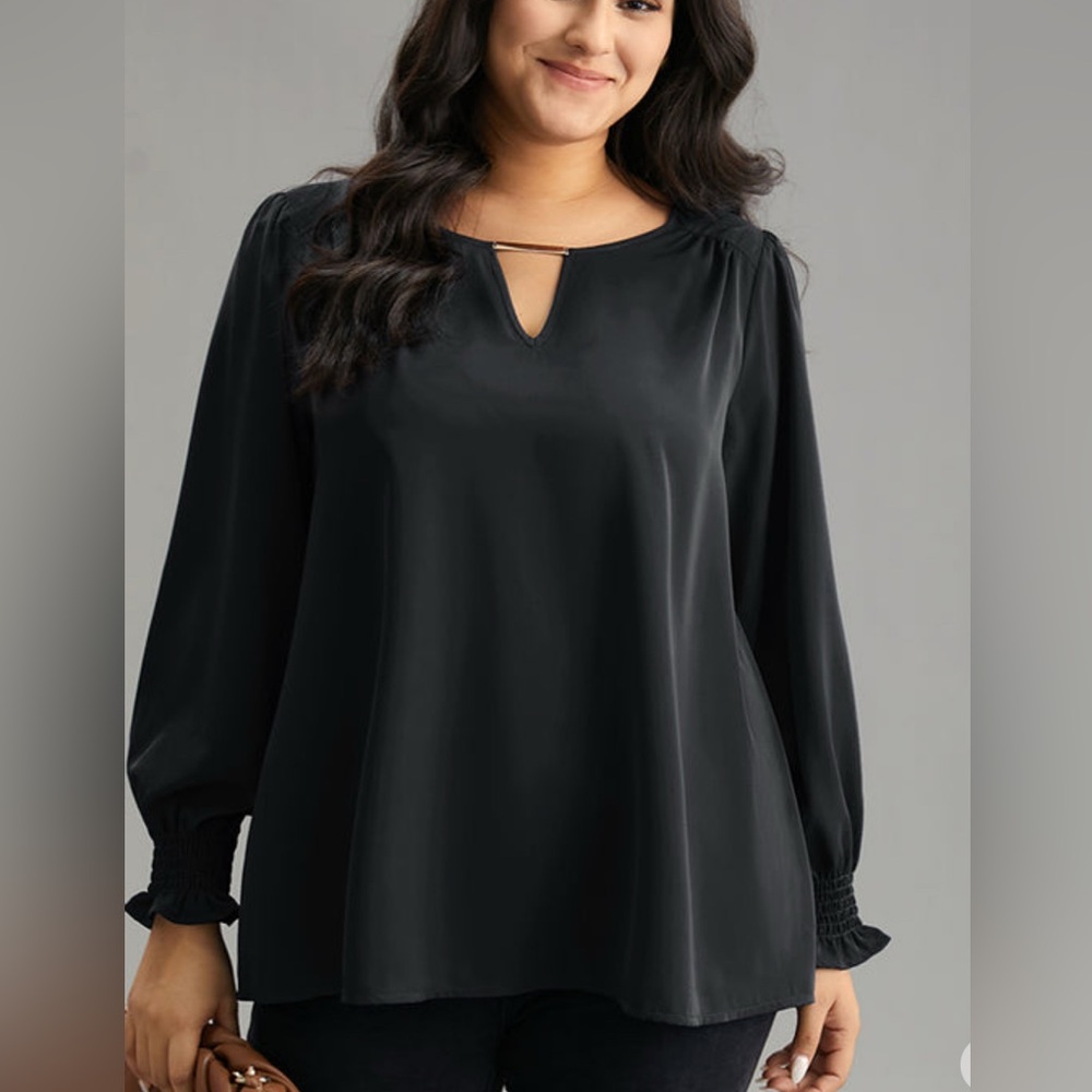 BloomChic Static-Free Plain Metal Detail Keyhole Shirred Blouse